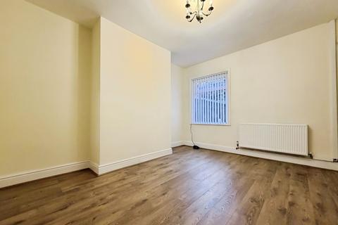 3 bedroom terraced house to rent, Kemble Street, Merseyside L34