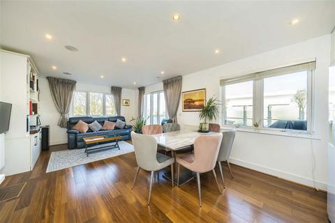 2 bedroom flat for sale, Holford Way, London SW15