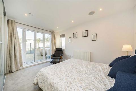 2 bedroom flat for sale, Holford Way, London SW15