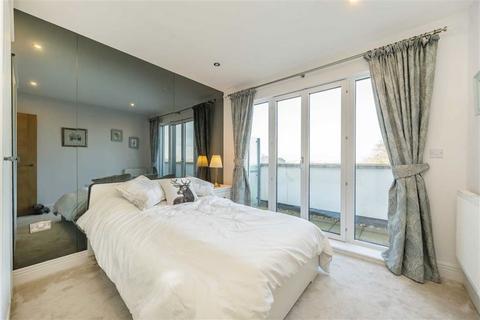 2 bedroom flat for sale, Holford Way, London SW15
