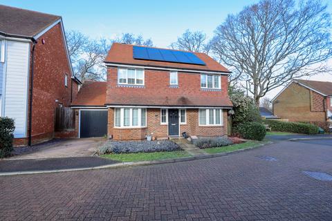 4 bedroom detached house for sale, Sycamore Drive, Burgess Hill, RH15