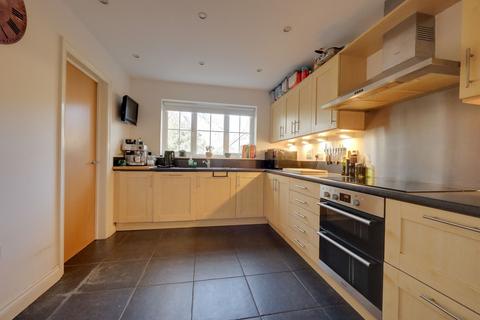 4 bedroom detached house for sale, Sycamore Drive, Burgess Hill, RH15