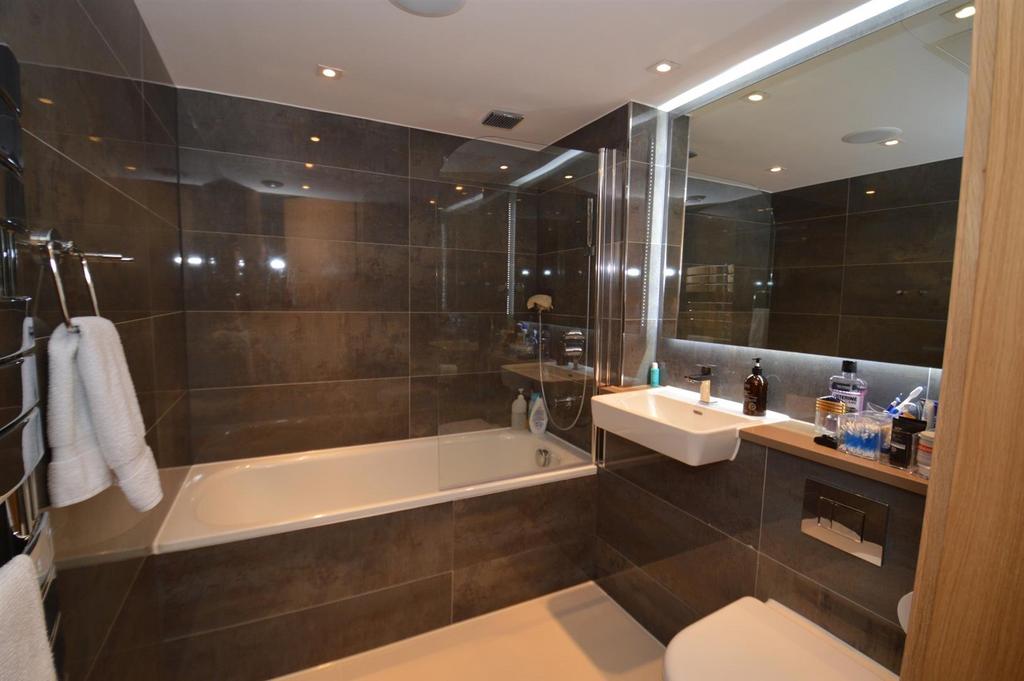 Bathroom 2.JPG