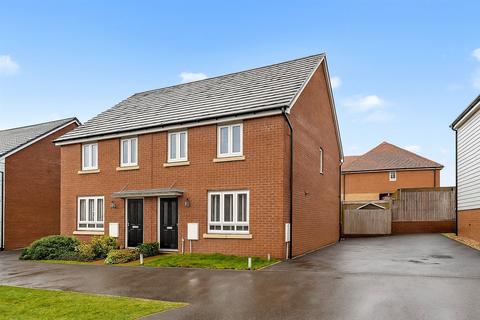 3 bedroom semi-detached house for sale, Holmwood Way, Angmering, Littlehampton, West Sussex, BN16