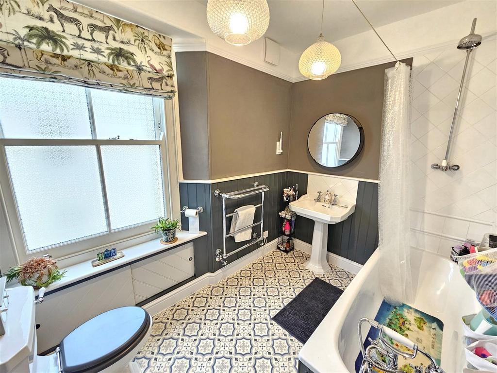 Family Bathroom.jpg
