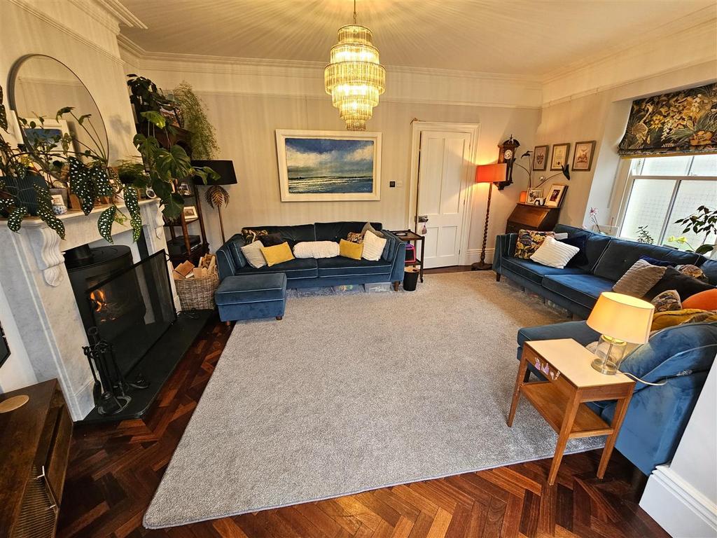 Sitting Room (2).jpg