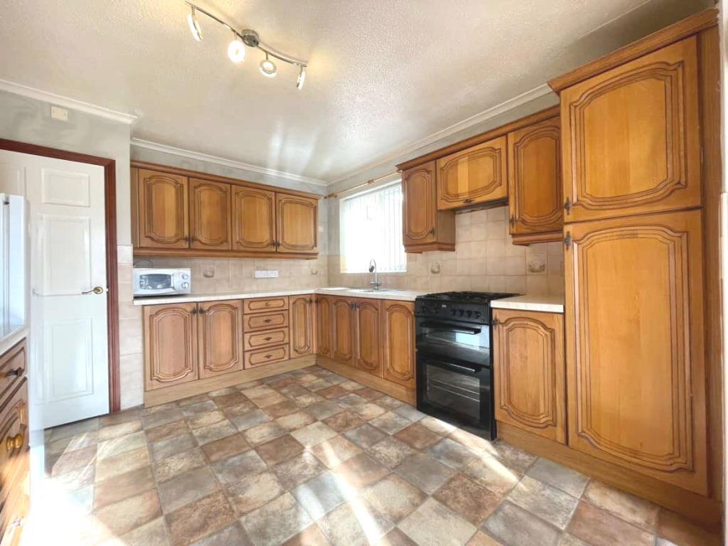Kitchen (2).jpg