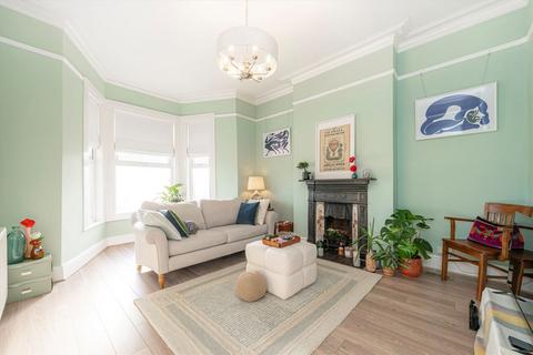undefined, London Road, Isleworth TW7