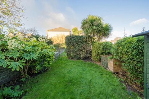 undefined, London Road, Isleworth TW7