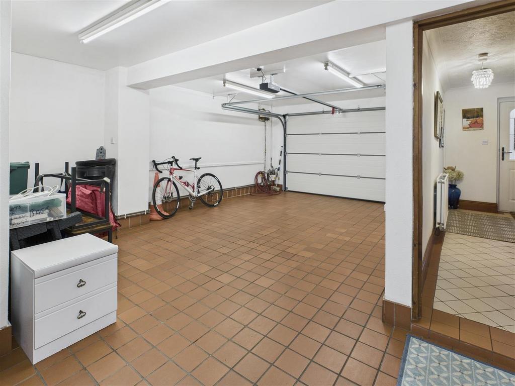 Garage / Workshop