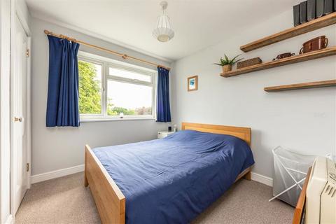 2 bedroom flat to rent, Hampton Road, Teddington TW11