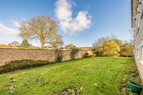 2 bedroom flat to rent, Hampton Road, Teddington TW11