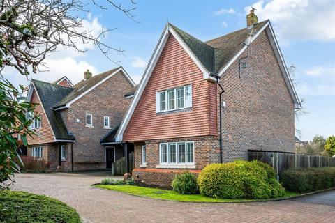 5 bedroom detached house for sale, Elder Close, Epsom