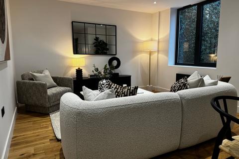 3 bedroom flat to rent, Russell Hill, Purley, CR8