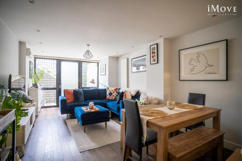 2 bedroom flat for sale, Anerley Hill, London SE19