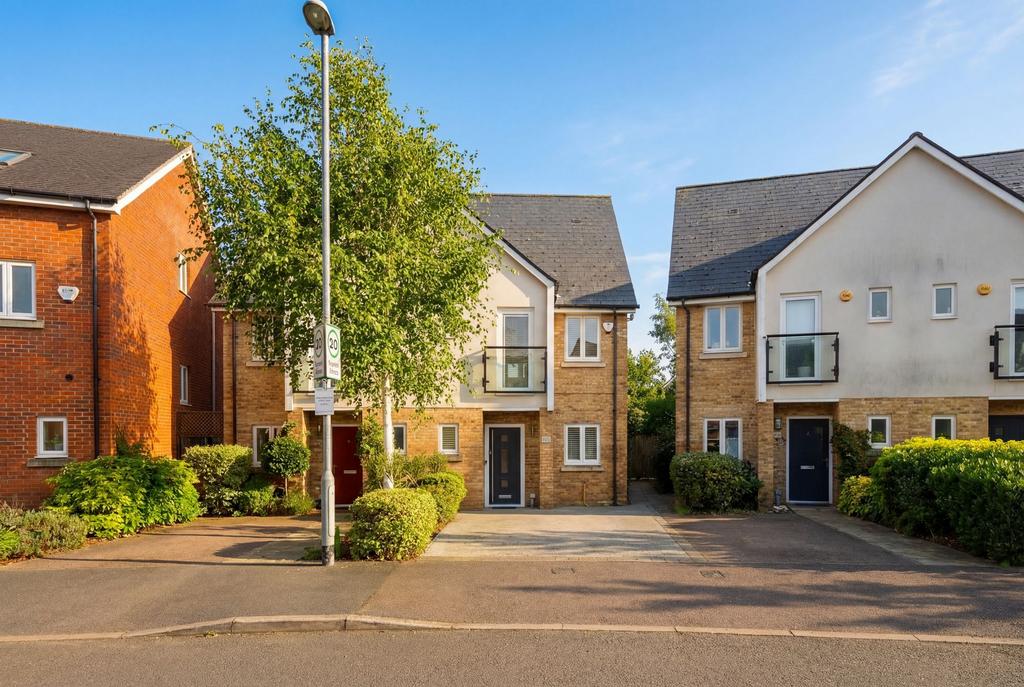 Parkview Way, Epsom - KT19 8 FA