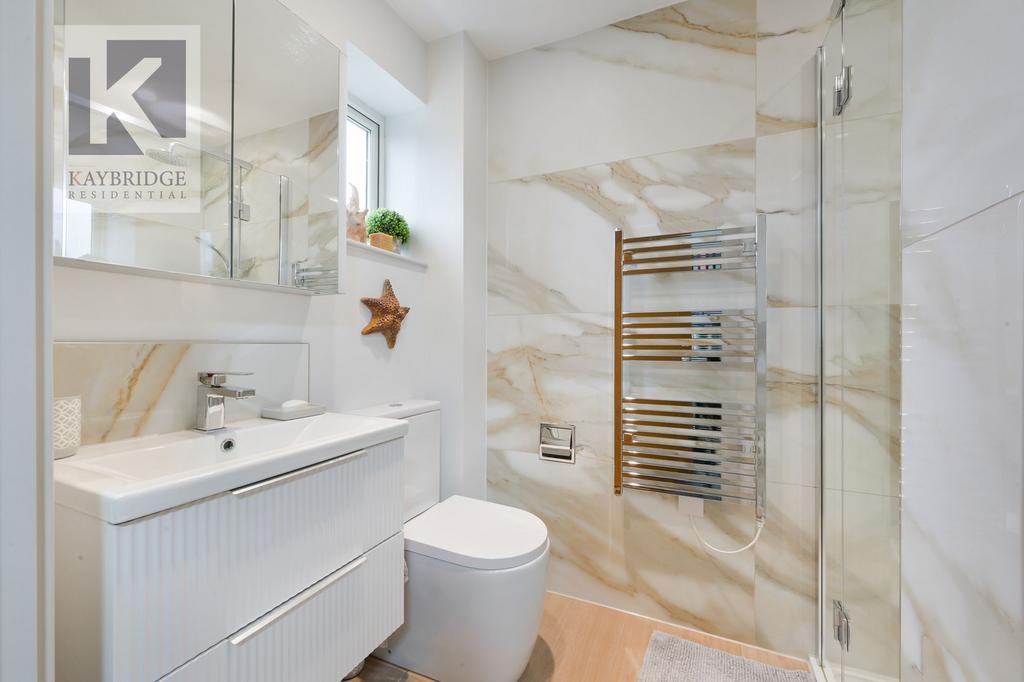Parkview Way, Epsom - KT19 8 FA