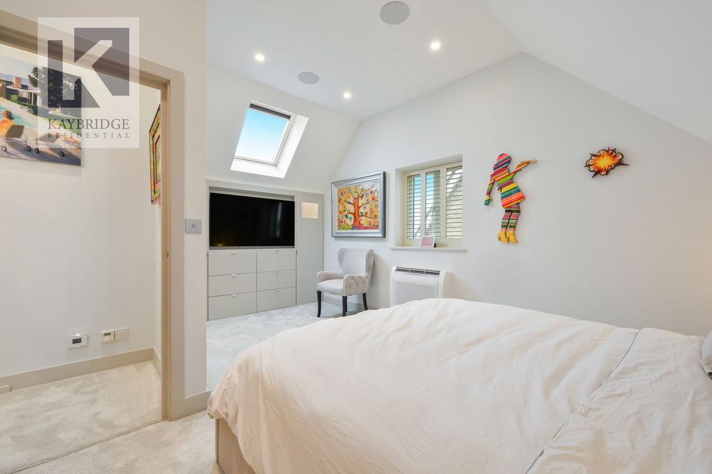 Parkview Way, Epsom - KT19 8 FA