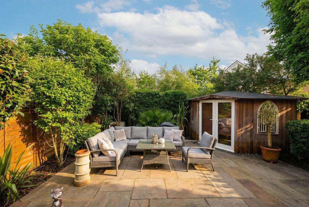 Parkview Way, Epsom - KT19 8 FA