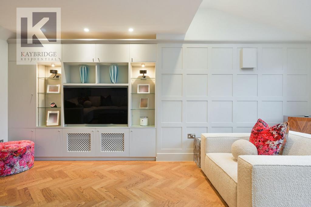 Parkview Way, Epsom - KT19 8 FA