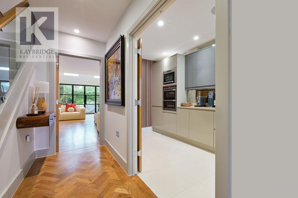 Parkview Way, Epsom - KT19 8 FA