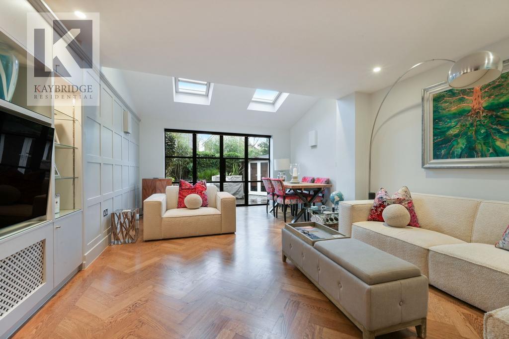 Parkview Way, Epsom - KT19 8 FA