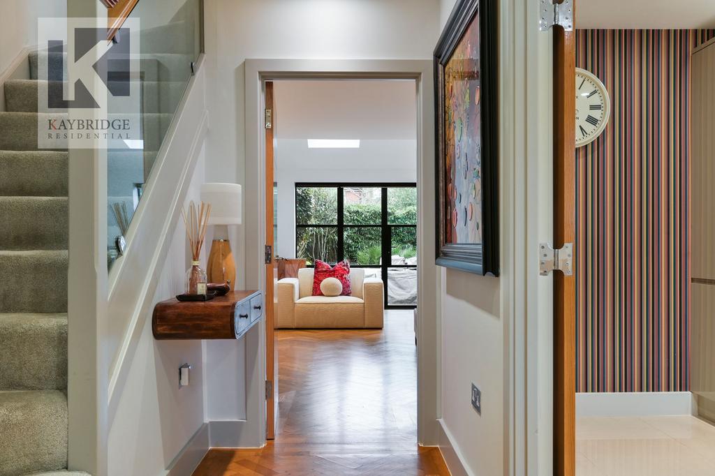 Parkview Way, Epsom - KT19 8 FA