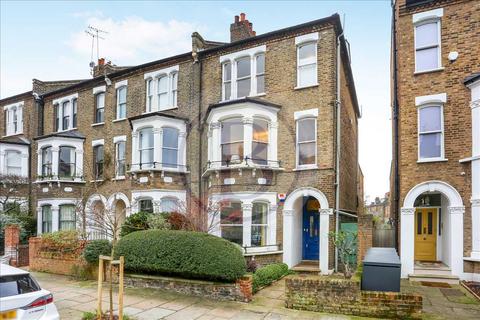 3 bedroom maisonette to rent, Lady Somerset Road, Kentish Town, London