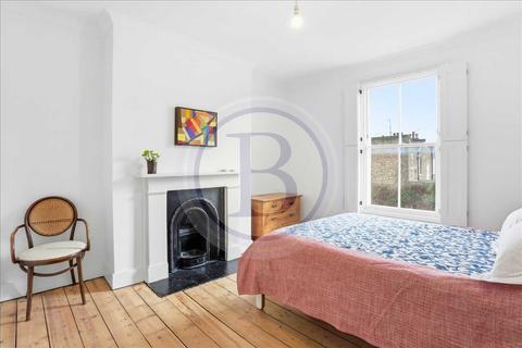 3 bedroom maisonette to rent, Lady Somerset Road, Kentish Town, London