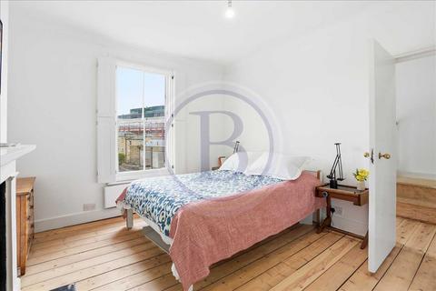 3 bedroom maisonette to rent, Lady Somerset Road, Kentish Town, London