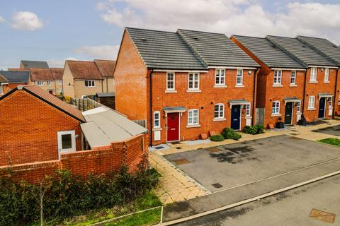 2 bedroom end of terrace house for sale, Whinham Green, Aylesbury HP18