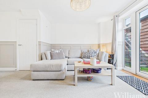 2 bedroom end of terrace house for sale, Whinham Green, Aylesbury HP18