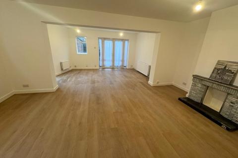 3 bedroom semi-detached house to rent, 3 Bedroom Semi-detached House – Beverley Close, Winchmore Hill N21