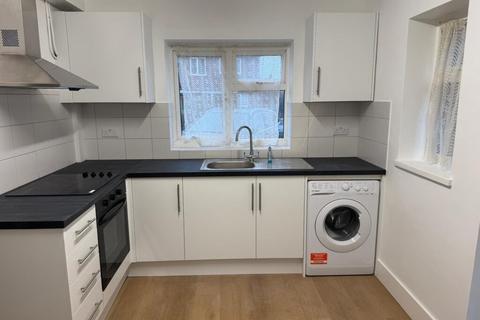3 bedroom semi-detached house to rent, 3 Bedroom Semi-detached House – Beverley Close, Winchmore Hill N21
