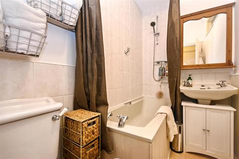 2 bedroom flat for sale, St. Annes Road, Eastbourne
