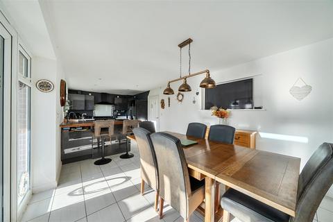 4 bedroom detached house for sale, Lynchet Road, Malpas.