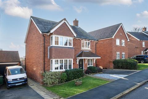 4 bedroom detached house for sale, Lynchet Road, Malpas.