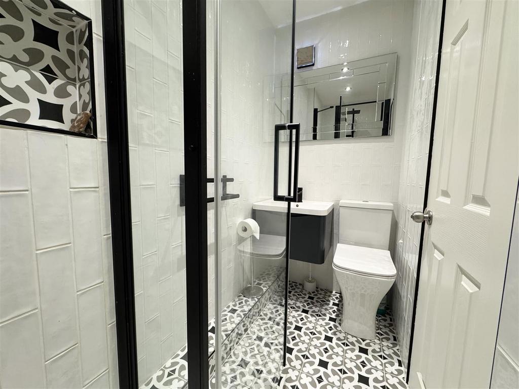Ensuite shower room