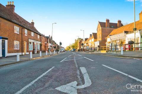 1 bedroom apartment to rent, High Street, Kings Langley WD4