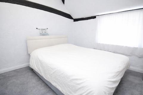 1 bedroom apartment to rent, High Street, Kings Langley WD4