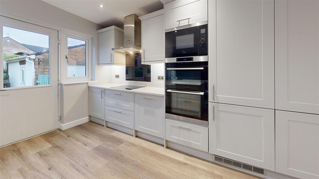 3-Gill-Close-Kitchen.jpg