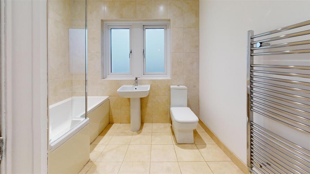 3-Gill-Close-Bathroom.jpg