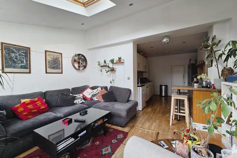 4 bedroom terraced house to rent, Burmester Road, London SW17
