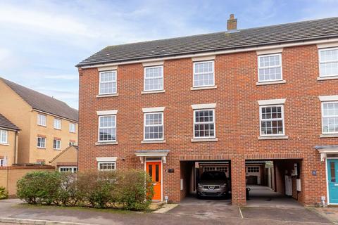 4 bedroom semi-detached house for sale, Cormorant Way, Leighton Buzzard