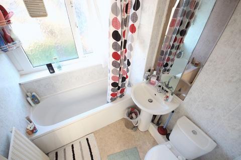 3 bedroom semi-detached house to rent, Stanmore Grove, Burley, Leeds, West Yorkshire