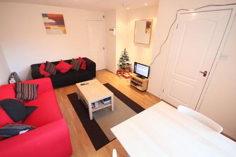 3 bedroom semi-detached house to rent, Stanmore Grove, Burley, Leeds, West Yorkshire