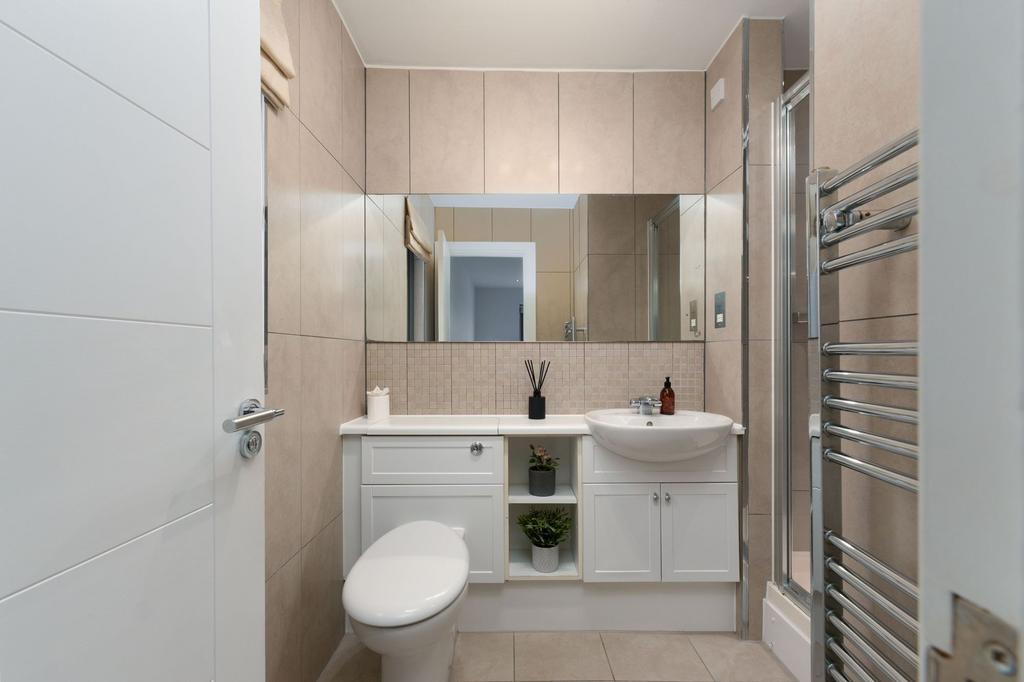 Master Bedroom with En-Suite