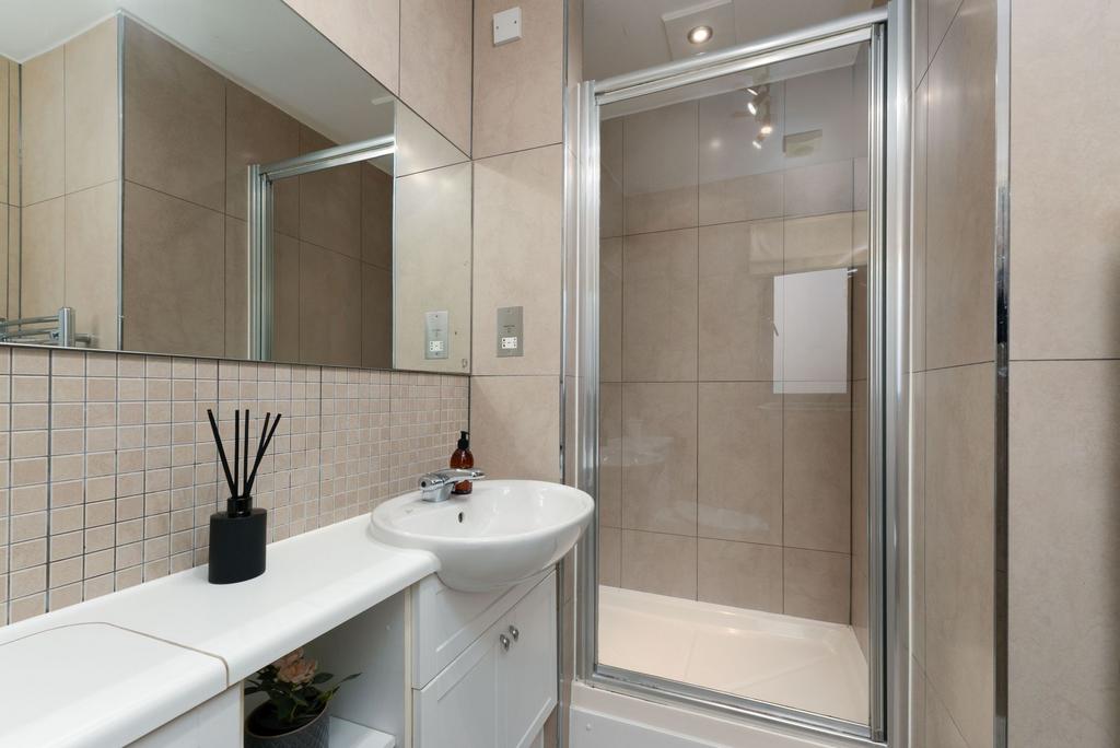Master Bedroom with En-Suite