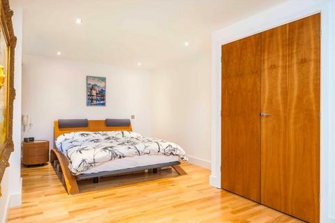 2 bedroom flat for sale, St. Martin's Lane, London WC2N