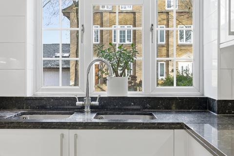 4 bedroom semi-detached house for sale, Nightingale Way, Beckton E6